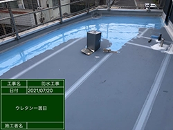 ウレタン塗膜防水　ウレタン塗膜防水材の塗布（1層目）